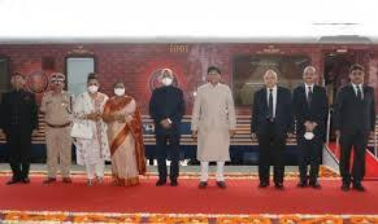 PRESIDENT GOES TO KANPUR ON SPECIAL TRAIN
