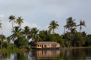 Cochin - Munnar - Thekkady - Alleppey - Kovalam - Trivandrum 9 Days / 8 Nights