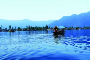 Kashmir Holiday tour package 4Nights-5Days for 5 peoples