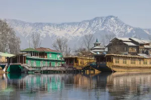 Kashmir Holiday tour package 4Nights-5Days for 6 peoples