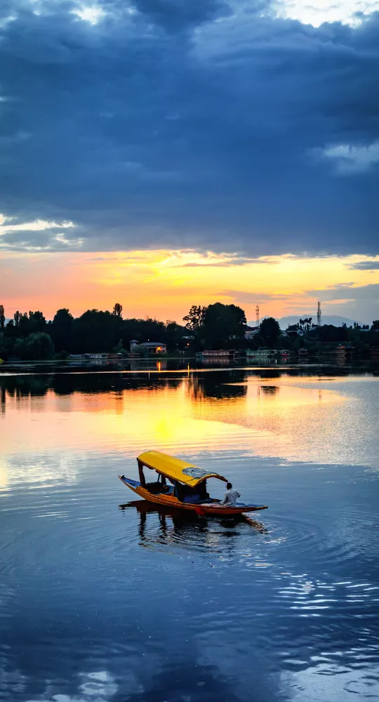 Beautiful Mughal Garden, Srinagar