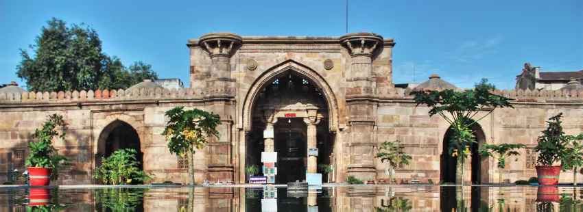 Pay your respect at Ahmed Shah’s Mosque 