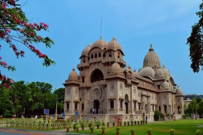 Enjoy the leisure time at Belur Math