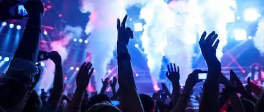 9. Enjoy the night with Pubbing and Bar Hopping