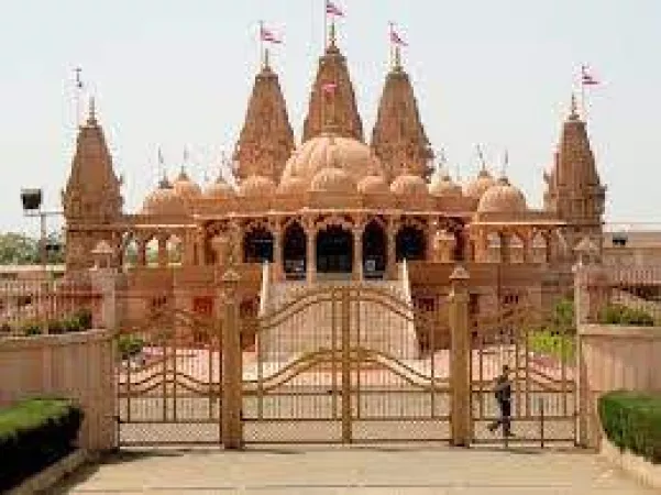 Wander around at Swaminarayan Temple