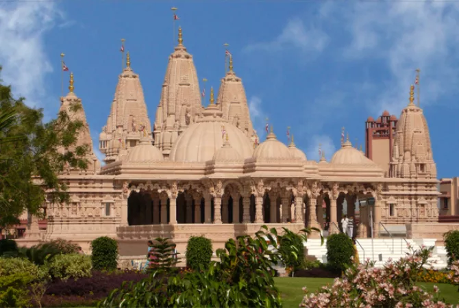 Devote yourself at the Shri Swaminarayan Mandir