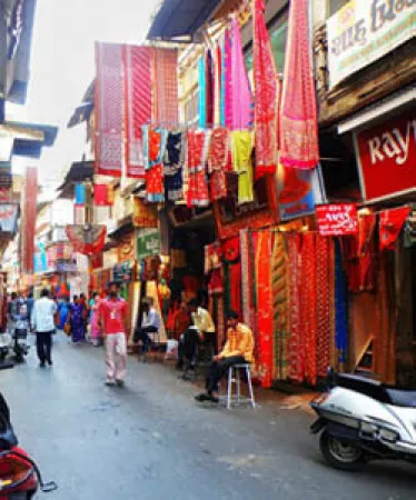  Explore the Bhiwandi Bazaar
