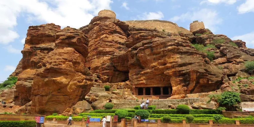 Observe the Bhimbetka Caves