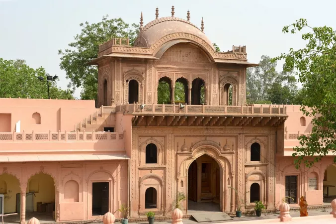 Visit the Raja Nahar Singh Fort