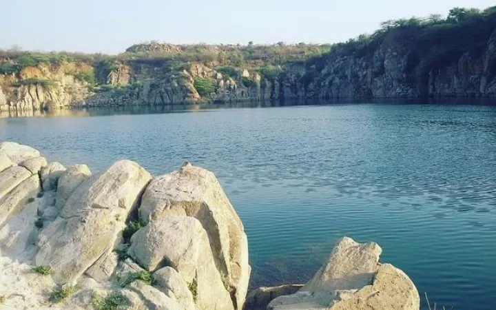 Spend a relaxing evening by the Surajkund Lake