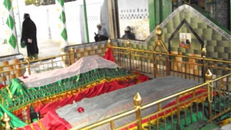 Mediate at the Sofi Sahab Mazar