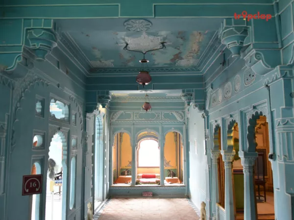 8. Jagat Niwas Palace