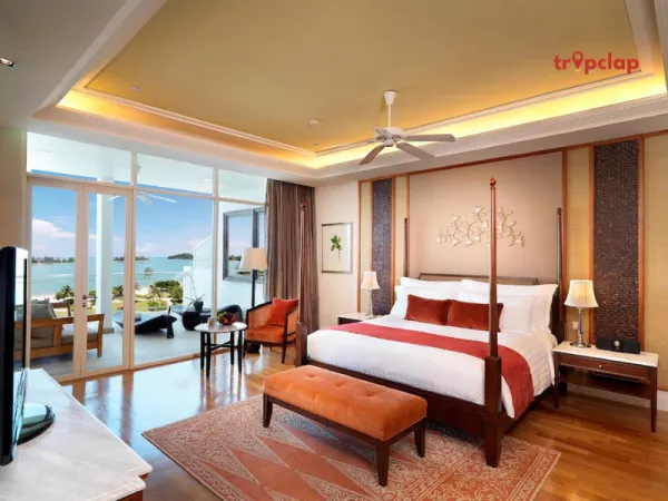 12.  Radisson blu Udaipur