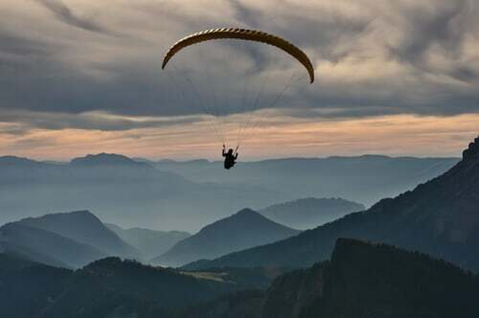 2. PARAGLIDING 